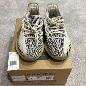 Yeezy 350 V2 zebra